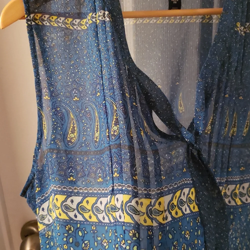Old Navy flowy mesh-like tank blouse - Picture 5 of 5